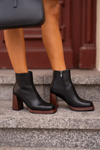 Шкіряні жіночі ботильйони на підборах утеплені D&A JC42-37 чорні