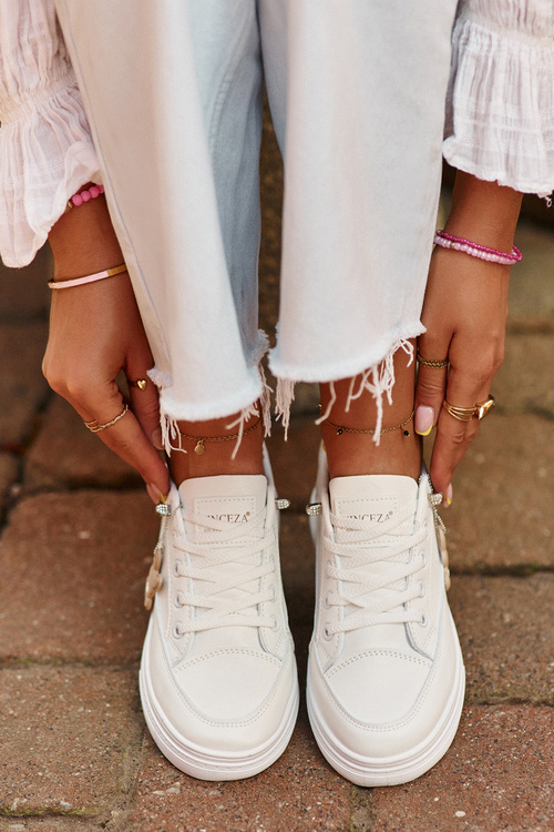 Кросівки жіночі спортивні на платформі з декором білі VINCEZA 13613