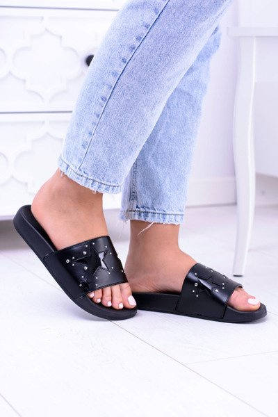 Чорні жіночі в'єтнамки Bajela в головній ролі