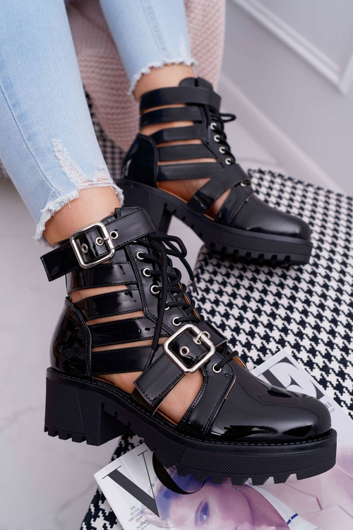 Жіночі весняні чоботи на плоскій підошві лаковані чорні одинарні