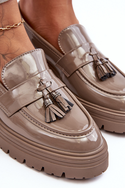 Лаковані лофери з бахромою темно-бежевого кольору Velenase