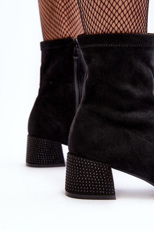 Жіночі чоботи на низькому каблуці з прикрасами чорного кольору Vissias