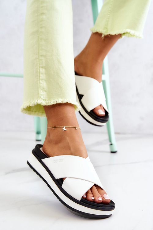 Шкіряні жіночі тапочки Big Star JJ274723 Білі