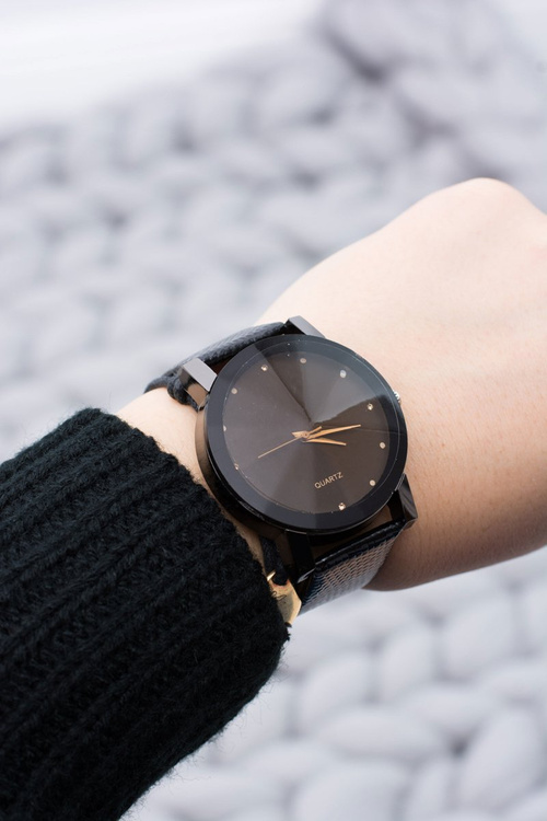 Елегантний жіночий чорний годинник на ремінці