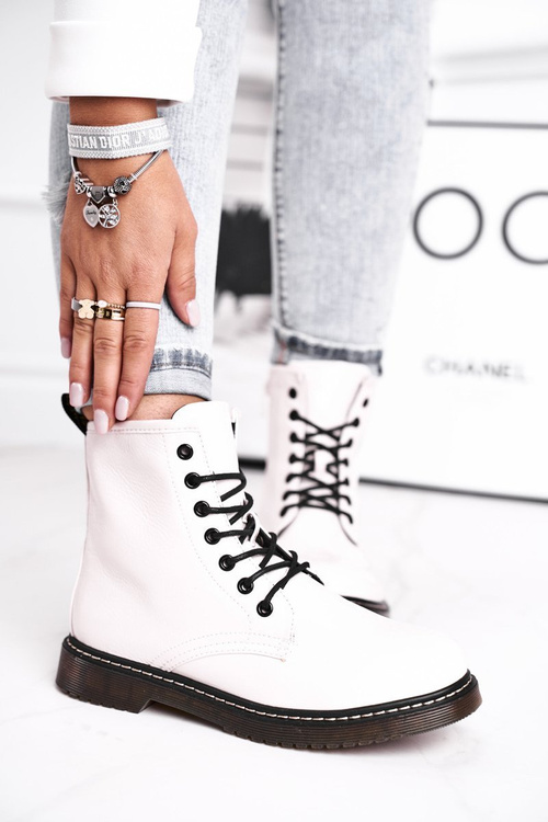 Чоботи жіночі на плоскому ходу лаковані білі Маріта