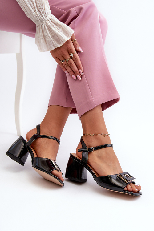 Елегантні лаковані босоніжки з декором на каблуці чорні D&A MR38-202