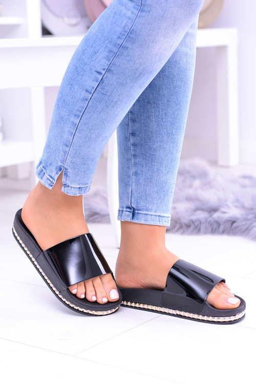 Жіночі чорні шльопанці зі стразами Mirock