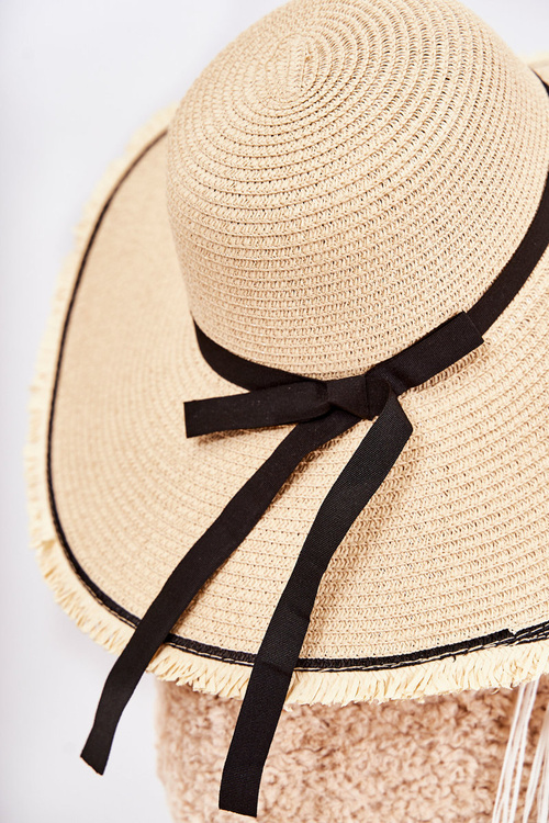 Шапка жіноча в чорну смужку світло-бежева Маді