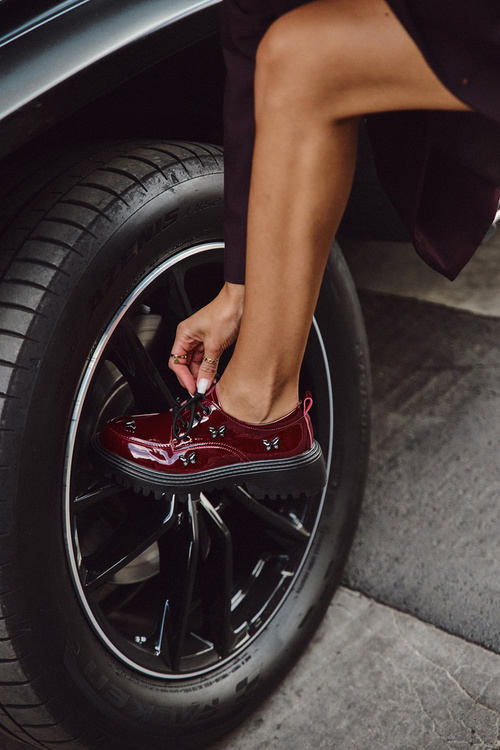 Лаковані шкіряні жіночі туфлі з пряжками Artiker 57C0336 бордові