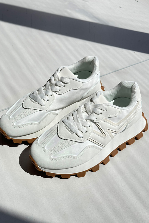 Жіночі білі спортивні кросівки Kalelia