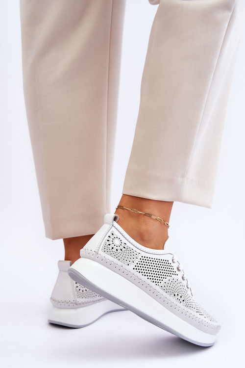 Жіноче шкіряне ажурне спортивне взуття білого кольору Marea