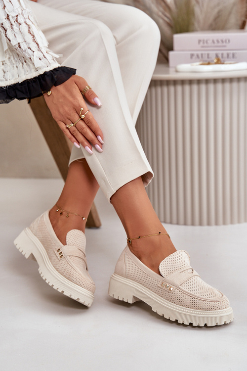 Жіночі лофери з перфорацією світло-бежевого кольору