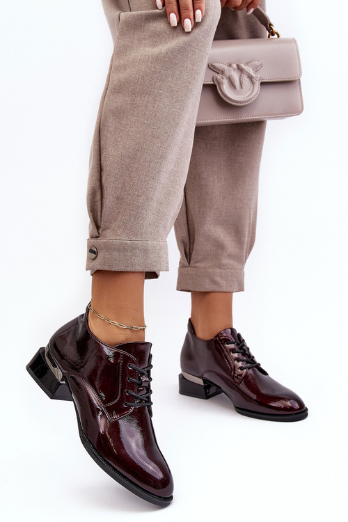 Жіночі лаковані оксфорди бордового кольору Banosa на шнурівці