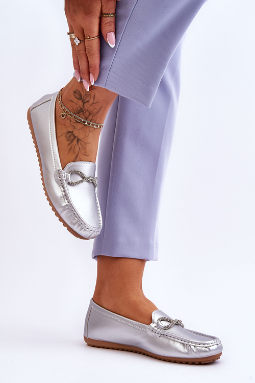 Жіночі лофери без шнурівки з блискучими прикрасами, сріблясті