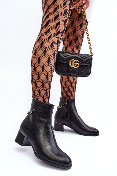 Чорні шкіряні ботильйони на низькому каблуці Rennie