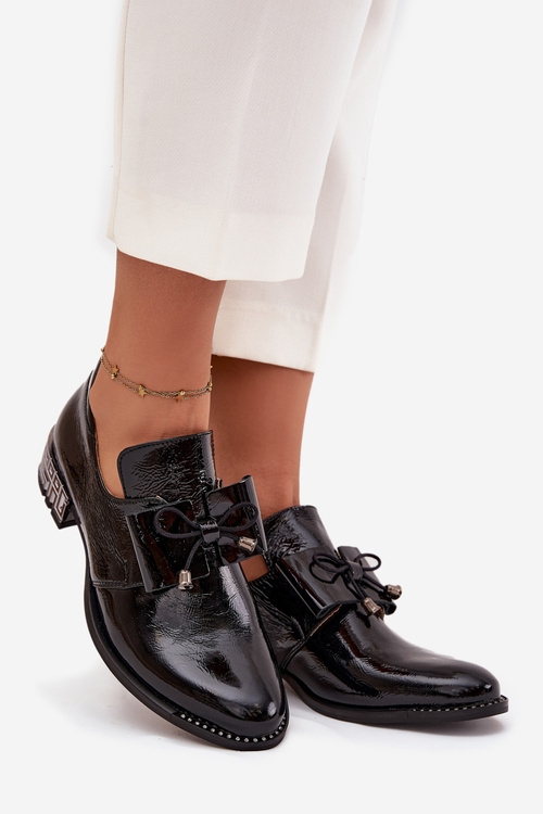 Лаковані жіночі туфлі на низькому каблуці з бантом Zazoo 1399 Чорні