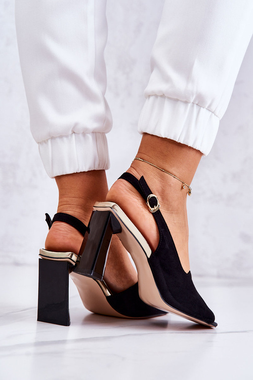 Чорні замшеві босоніжки на штанзі