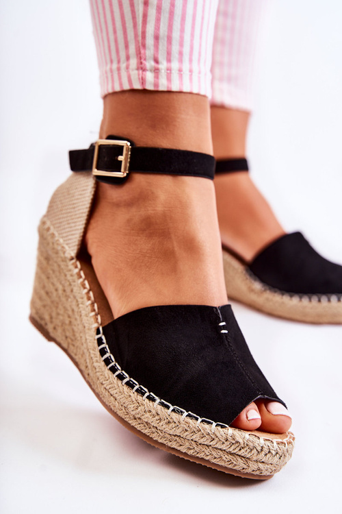 Зручні жіночі босоніжки на танкетці Dellia чорного кольору