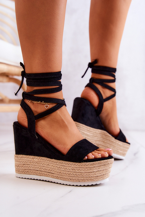 Легкі, зав'язані босоніжки на танкетці чорні Marriett