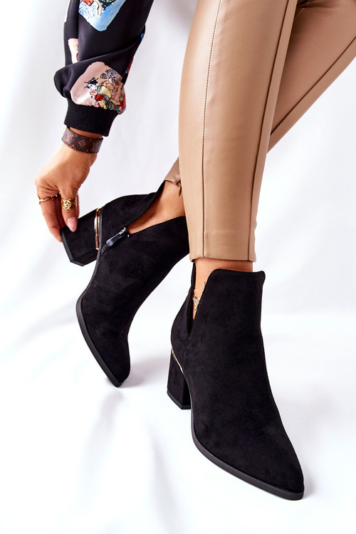 Жіночі замшеві чоботи з вирізами Чорні Noel