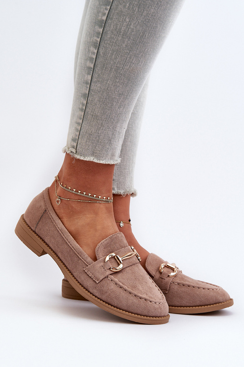 Жіночі лофери на плоскій каблуці та прикрасі темно-бежевого кольору Aviole