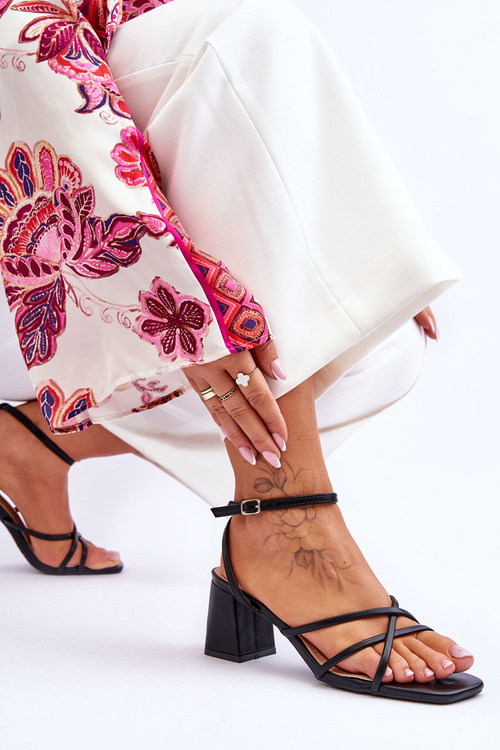 Модні босоніжки на високих підборах Чорні Felisa