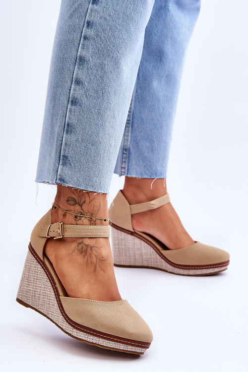 Жіночі класичні босоніжки на танкетці темно-бежевого кольору Malani