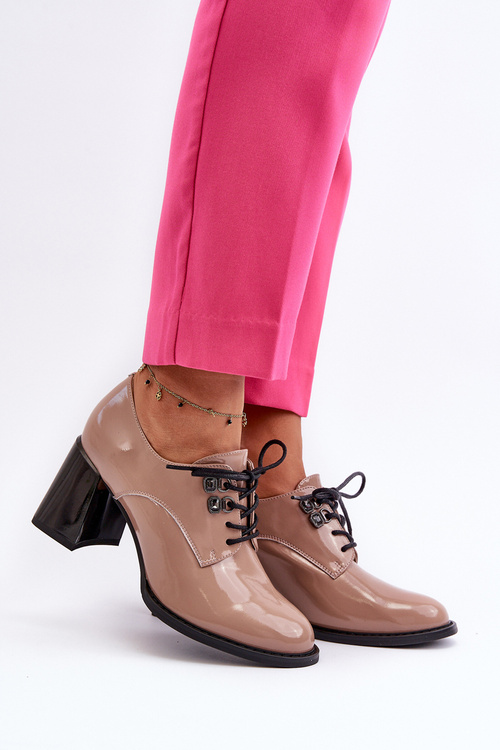 Жіночі лаковані човники бежеві Nelione