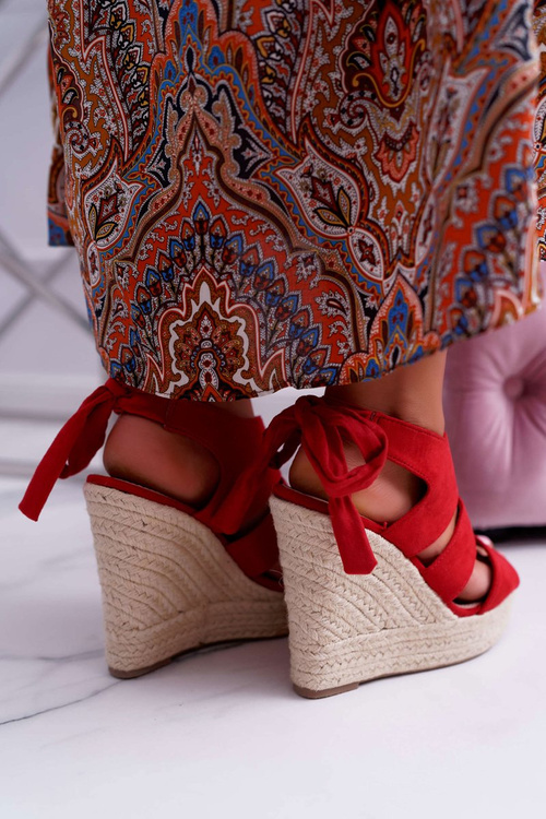 Червоні жіночі босоніжки Yenga на підборах