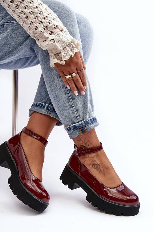 Жіночі лаковані туфлі на низькому каблуці з пряжкою бордового кольору Owena