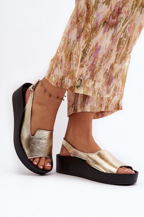 Жіночі шкіряні босоніжки на товстій підошві Zazoo 2893 золоті