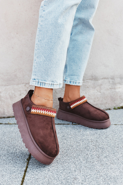 Жіночі низькі зимові черевики з рухомим ремінцем і вишивкою на платформі шоколадні Lyrisse