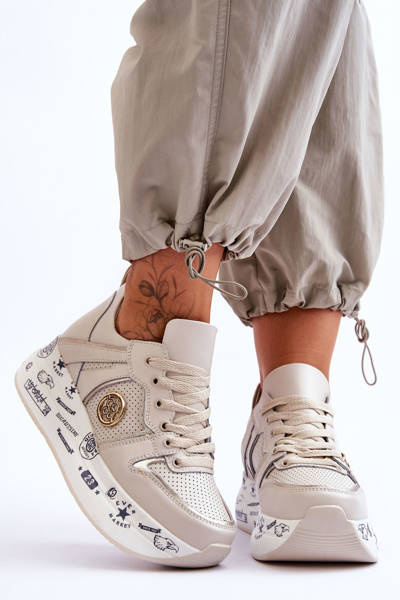 Жіночі шкіряні кросівки на масивній платформі бежеві Asturia