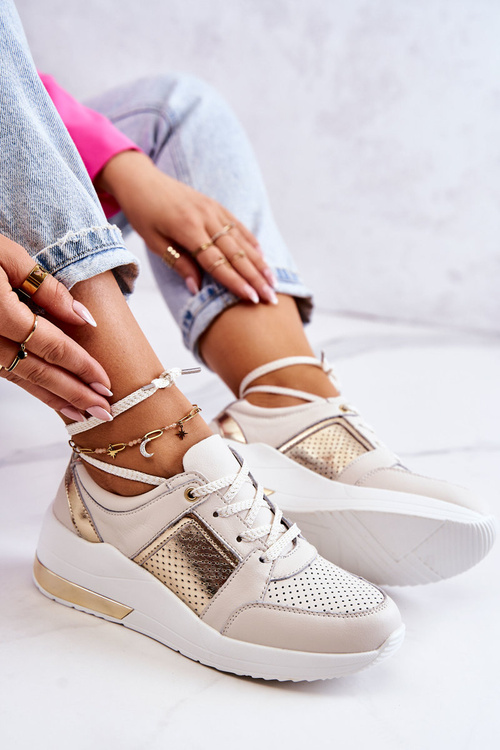 Жіночі шкіряні спортивні туфлі на танкетці бежево-білі Larson