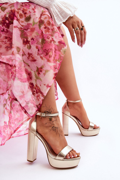 Шкіряні босоніжки на високій штанзі та платформі Golden Sky Dream