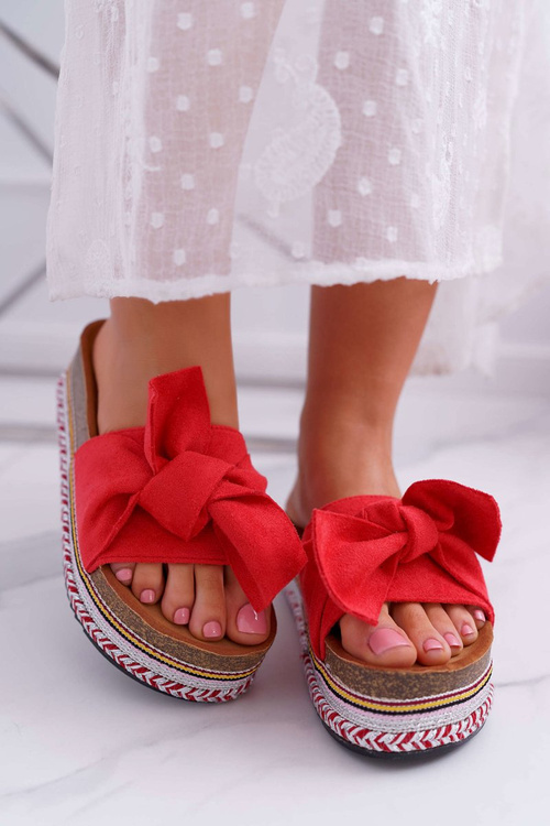 Жіночі шльопанці на платформі з ремінцем шкіряні червоні Chantal