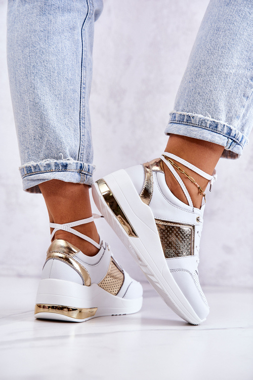 Жіночі шкіряні спортивні туфлі на танкетці білого кольору Larson