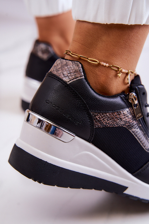 Жіночі кросівки на танкетці JJ2R4027C чорні