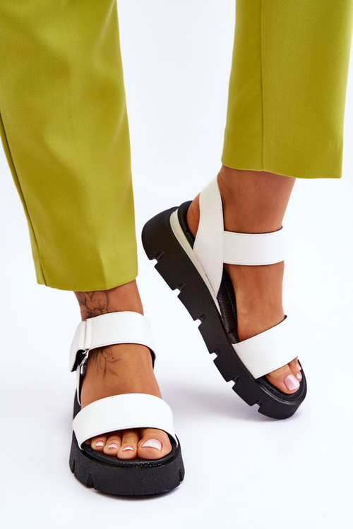 Жіночі шкіряні босоніжки на платформі білі Katte