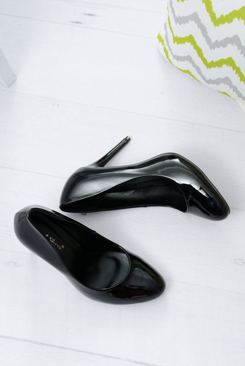 Чорні лаковані туфлі Софії на шпильках