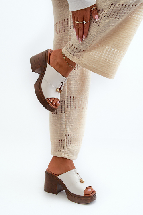 Жіночі білі босоніжки Dafira з екошкіри на платформі та підборах