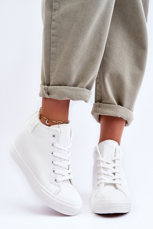 Жіночі шкіряні кросівки на танкетці Big Star MM274002 Білі