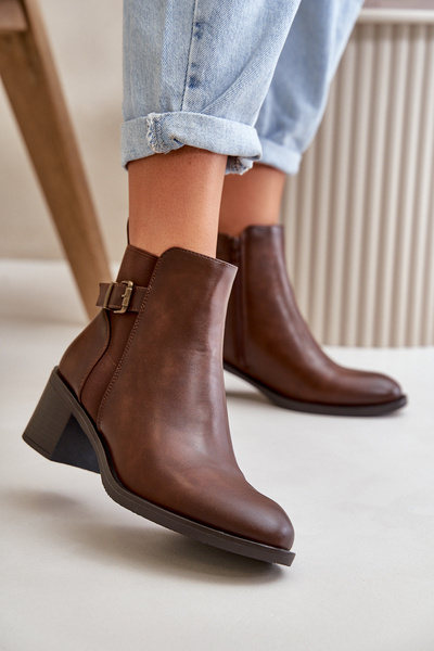 Жіночі утеплені ботильйони з пряжкою коричневого кольору Nevillira