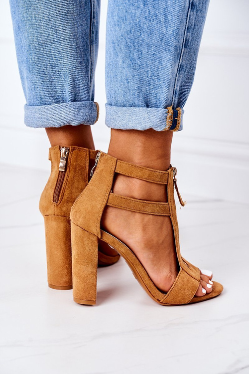 Замшеві босоніжки на блочному каблуці Camel Folly