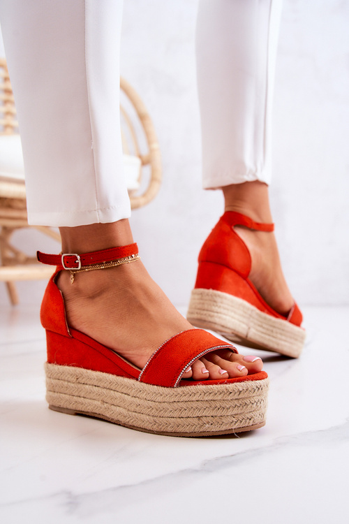 Жіночі босоніжки на танкетці з фіанітами оранжевого кольору