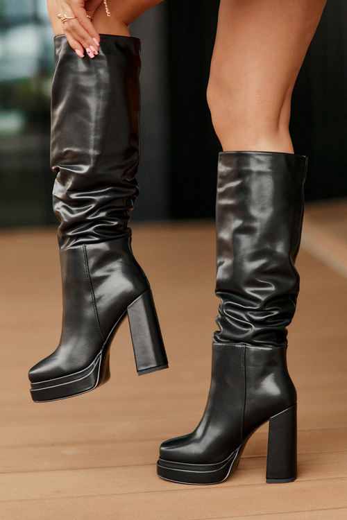 Ботильйони на підборах і платформі зі збором утеплені чорного кольору Beridra