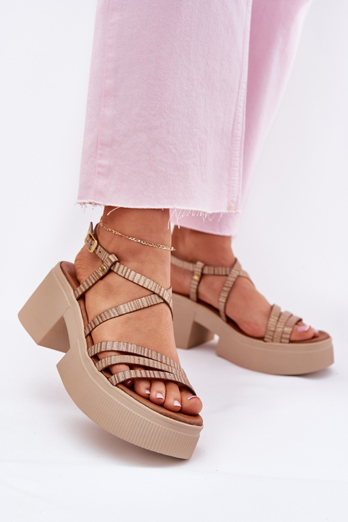 Жіночі шкіряні сандалі Maciejka 06990-25 золоті