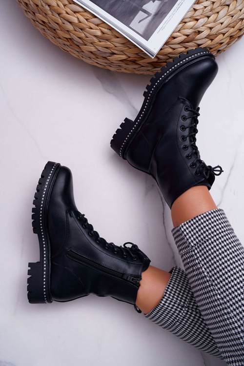 Жіночі високі чоботи на плоскому каблуці чорного кольору Hippe