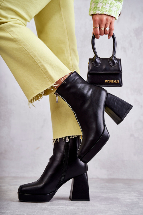 Чоботи жіночі на масивному каблуці на блискавці Чорні Carrera