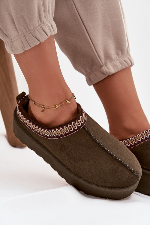 Жіночі зимові чоботи з декоративною вишивкою темнозелені Jenira